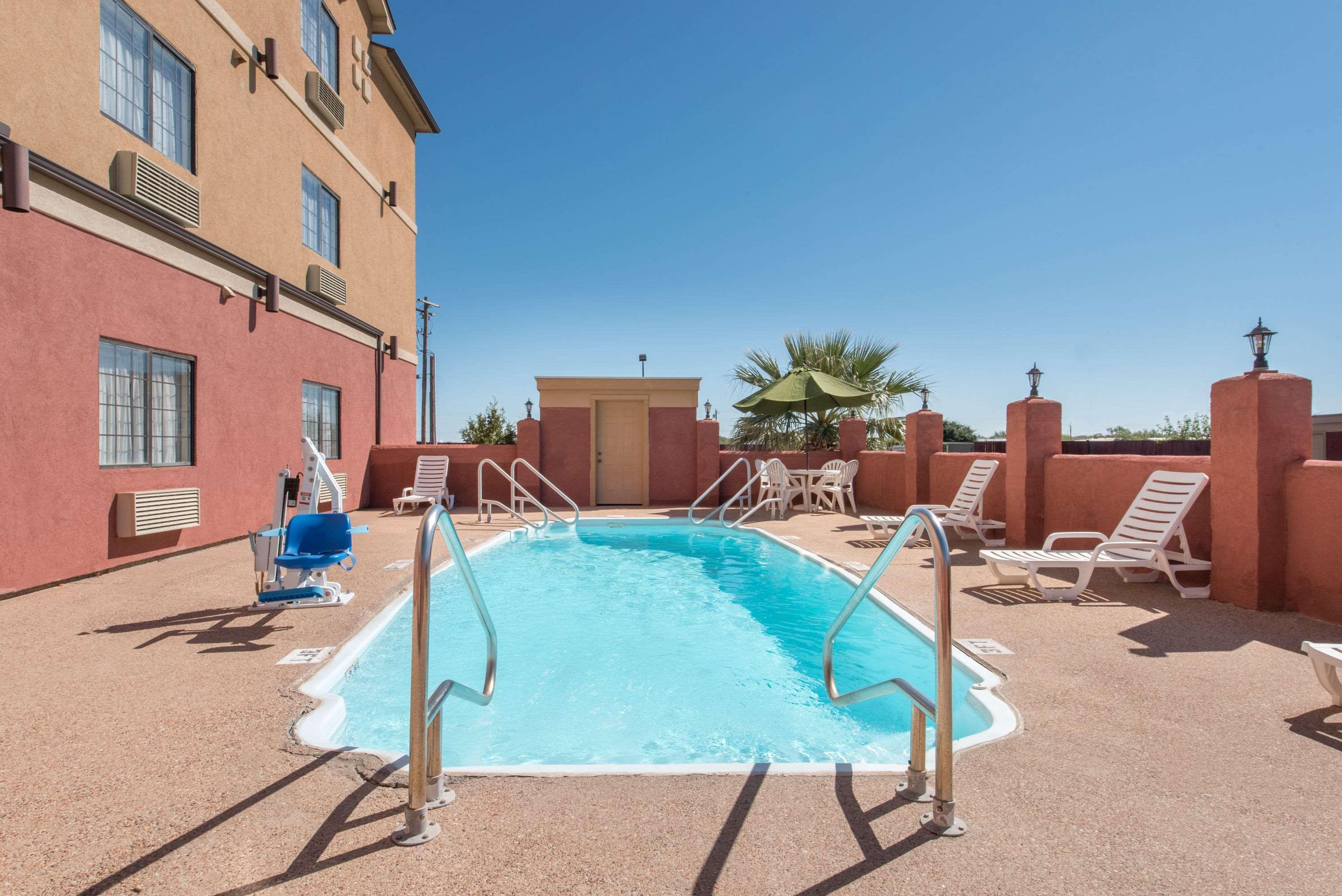 Hotel Super 8 By Wyndham Abilene South Exterior foto